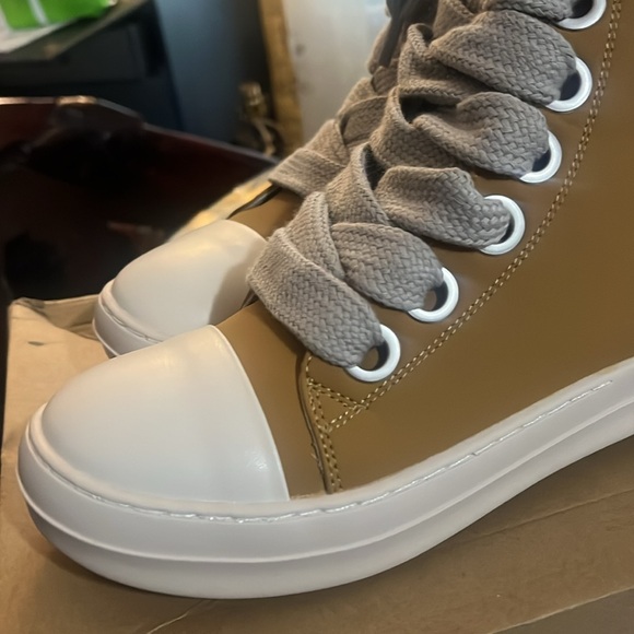 Alan Vincent size 39 New with out tag, closet, clean out sale. - Picture 4 of 12